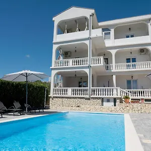 https://villa-natura-zadar.hotelinzadar.com