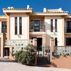 https://preciosa-villa-con-gran-piscina-y-fabulosas-vistas.es-andalucia.com