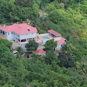 Le Blanc Hideaway Laborie